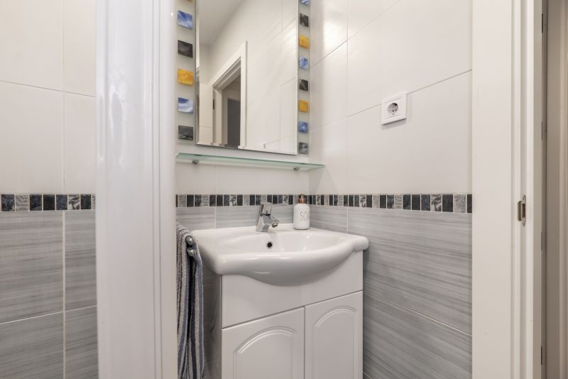 Porcelain Sink Installation